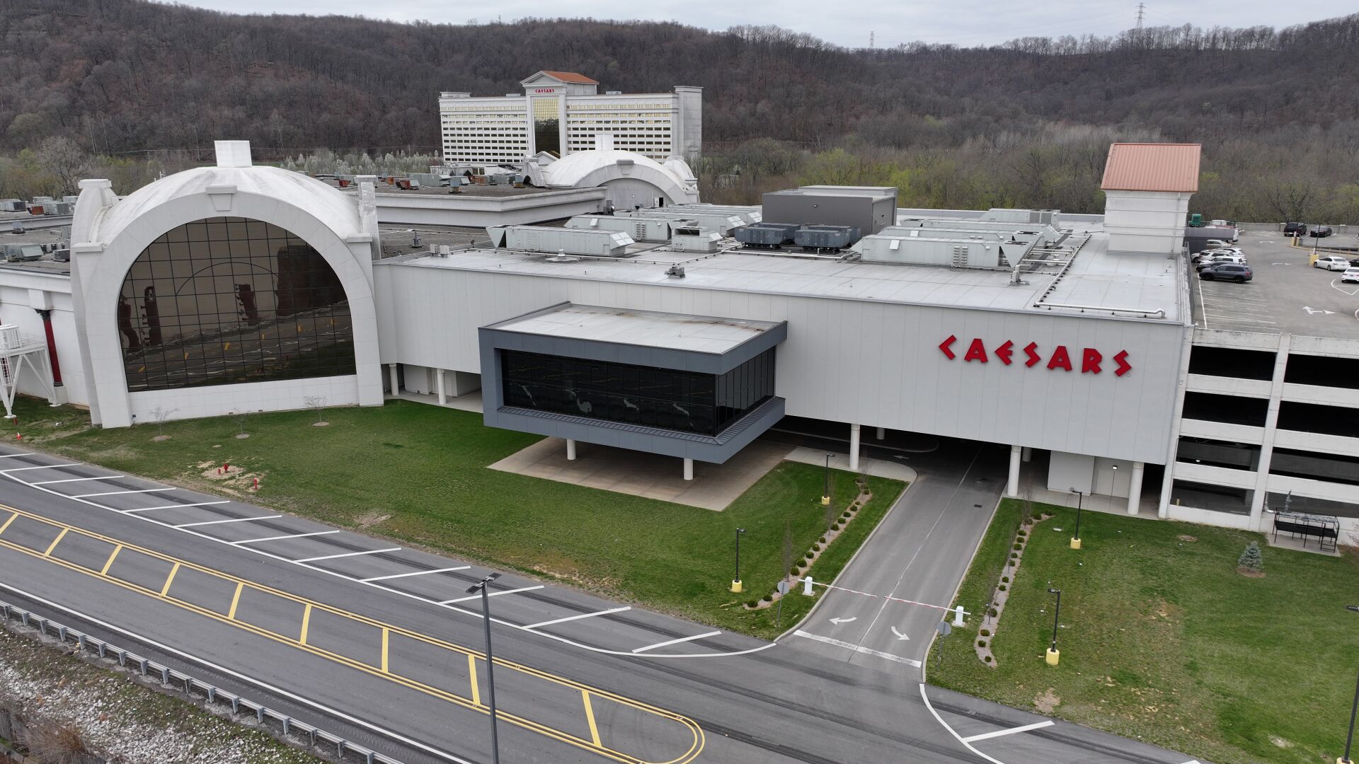 Caesars Southern Indiana workers vote in support of possible strike over latest contract offer